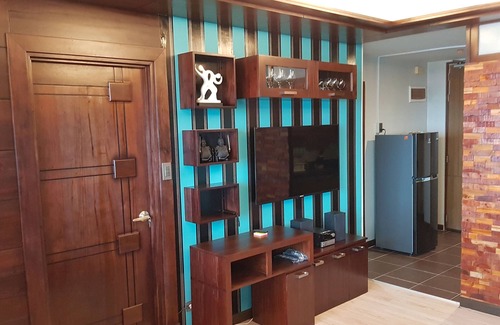 Lapu-Lapu Condo | Brandnew luxury 2 BR BeachCondo 5 pools