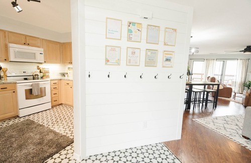 Table Rock Condo | *Branson Boho 1* Gated on GROUND FLOOR FULLY REDONE 2 king beds, 2 full bath!