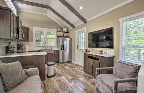 Branson Cabin | Branson Tiny Home on 52 Acres w/Private Pond!