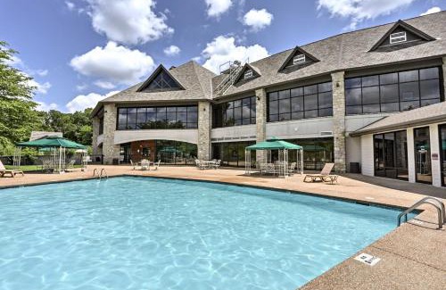 Reeds Spring House | Branson West Cabin with Pool Access and Golfing