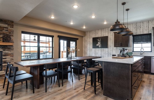 Hollister Cabin | Branson Woods Lakeside Lodge sleeps 24+!