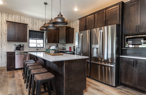 Hollister Cabin | Branson Woods Lakeside Lodge sleeps 24+!