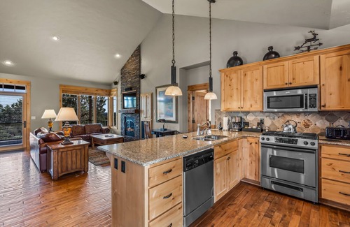 Powell Butte Cabin | Brasada Ranch | 2 King Suites | Beautiful Views