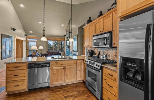 Powell Butte Cabin | Brasada Ranch | 2 King Suites | Beautiful Views