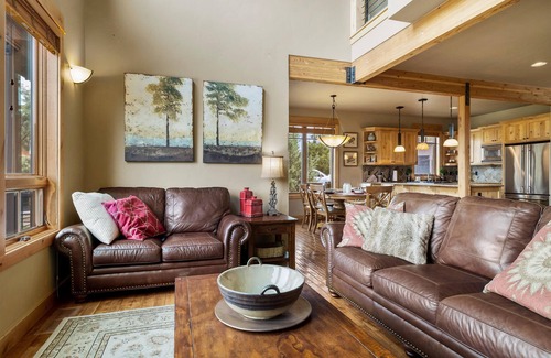 Powell Butte Cabin | Brasada Ranch Cabin, Queen Suite, Bunk Room, Private Decks, Patio, Resort Amenit