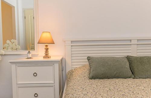 Centrul Vechi Apartment | Brasov Hillside Suite Near City Center
