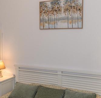 Centrul Vechi Apartment | Brasov Hillside Suite Near City Center