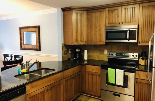 Tybee Island Condo | Brass Rail 211 : Great location, close to pier and shopping. Pool and hot tub!