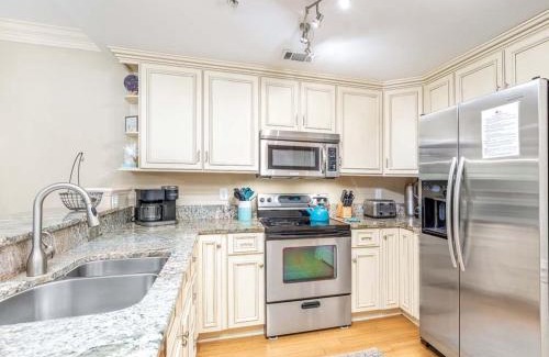 Tybee Island Apartment | Brass Rail 317