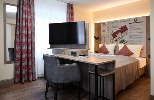 Munchen District Hotel | Brauerei Gasthaus Lohhof im Münchner Norden, direkt an der S1, nähe vom Flughafen, Zentrum, A92, Allianz Arena, Ruderregatta und Schießanlage G- Hochbrück entfernt, Internationale Küche