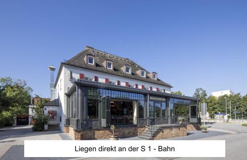 Munchen District Hotel | Brauerei Gasthaus Lohhof im Münchner Norden, direkt an der S1, nähe vom Flughafen, Zentrum, A92, Allianz Arena, Ruderregatta und Schießanlage G- Hochbrück entfernt, Internationale Küche