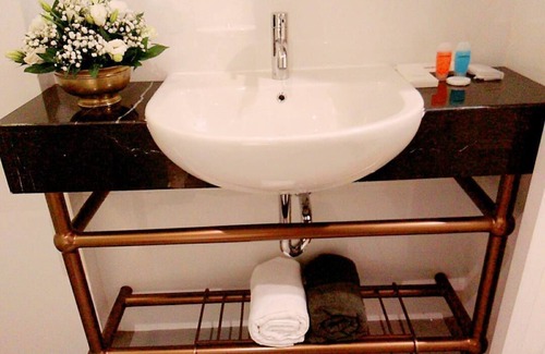 Suko Manunggal Hotel | Brava Suites by ZIA Surabaya