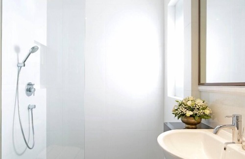 Suko Manunggal Hotel | Brava Suites by ZIA Surabaya