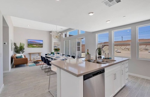 Desert Hot Springs House | Bravik`s Escape 12633 Sylvanus Dr DHS