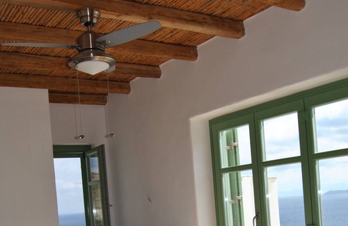 Milos Villa | Bravo's Hill Residence (Mantrakia)