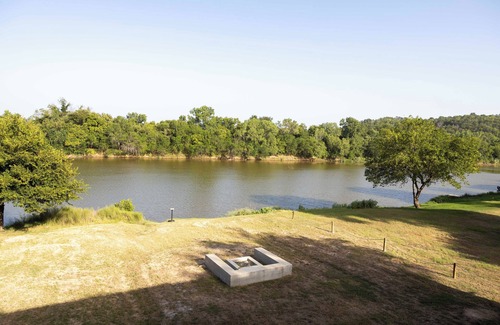 Dennis House | Brazos River Treehouse: nWaterfront/Outdoor Activities/Firepit/Hammock/Pets