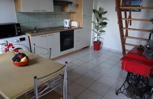 Dole Cottage | Bread oven - Labeled lodging, less than 2 km from the center of Dole