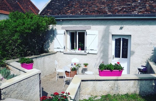 Dole Cottage | Bread oven - Labeled lodging, less than 2 km from the center of Dole