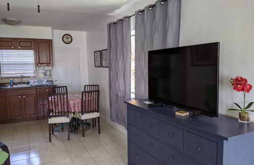 Lauderdale-by-the-Sea Apartment | Breakaway Inn