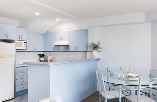 Mollymook Apartment | Breakers 2 - Beautiful bright apartment 50m to the sand