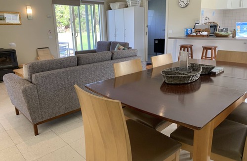 Marengo Apartment | Breakers Apollo Bay- The Studio