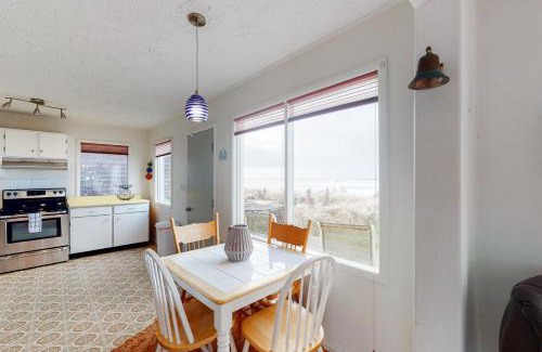 Rockaway Beach House | Breakers Cottage
