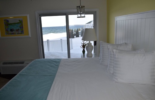 St Ignace Hotel | Breakers Resort & Beach Bar