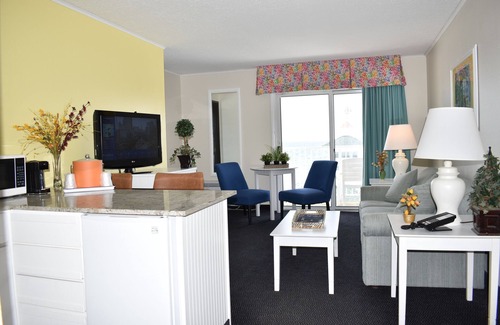 St Ignace Hotel | Breakers Resort & Beach Bar