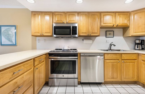 Sanibel Condo | Breakers West B6 *14 Night Minimum Jan - April, 4 Night minimum May - Dec*