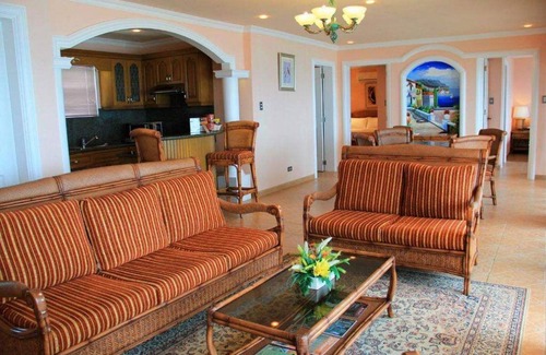 Manoc-Manoc Apartment | Breakfast at Monaco - Palais BoracaynGrand Executive Suite