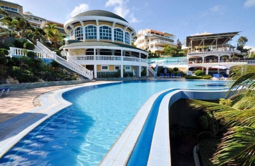Manoc-Manoc Apartment | Breakfast at Monaco - Palais BoracaynGrand Executive Suite