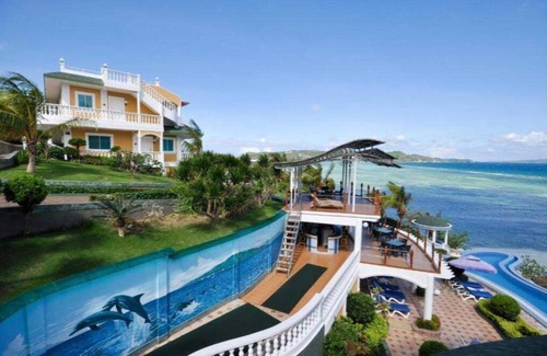 Manoc-Manoc Apartment | Breakfast at Monaco - Two Bedroom Suite