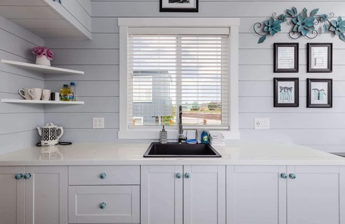 Apple Valley Apartment | Breakfast at Tiffany's