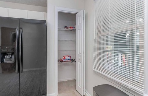Columbia Apartment | 💎 Breakfast at Tiffany’s 💎 Gated Columbia Condo!