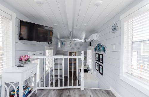 Apple Valley House | Breakfast at Tiffany's