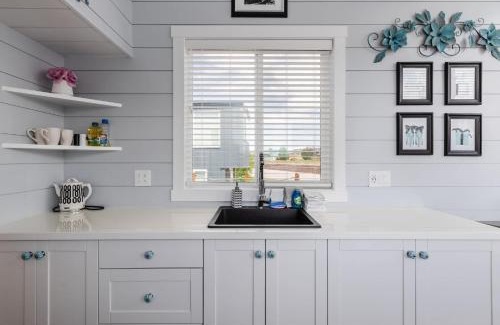 Apple Valley House | Breakfast at Tiffany's