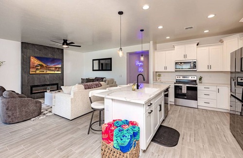 Lake Havasu City House | Breakwater Lake Life | Pool | Spa | Fire Pit