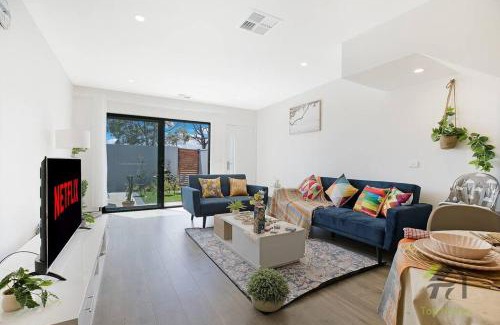 Throsby House | Breath of Nature Home with Pool & BBQ in Throsby