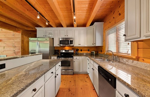 Lake Lure Cabin | Breath Taking Log Mountain Lodge inside Rumbling Bald Resortnnnnnnnnn