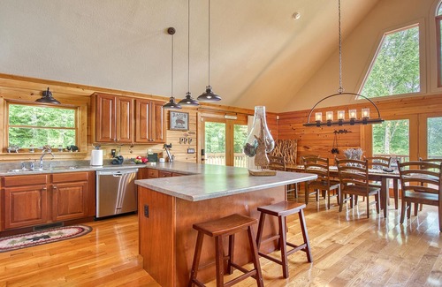 Whittier Cabin | Breath-taking long-range views nestled in the heart of the Great Smoky Mountains
