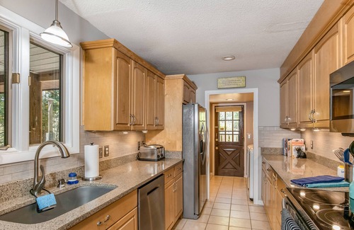 Brevard House | Breath taking views, hiking and biking Trails, Shops, Wineries, Craft Breweries