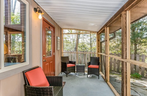 Brevard House | Breath taking views, hiking and biking Trails, Shops, Wineries, Craft Breweries