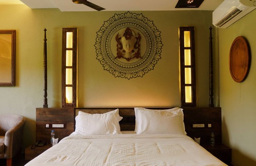 Diamond Harbour Hotel | Breathing Earth