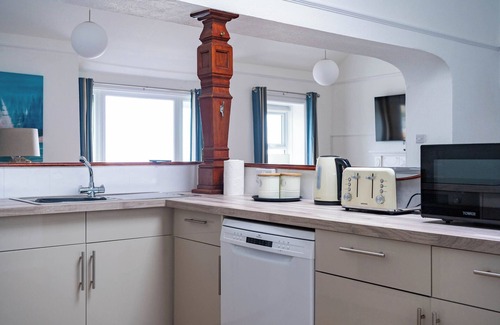 Ventnor Apartment | Breathtaking 180° Ocean Views