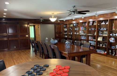 Joplin House | Breathtaking and room for the whole gang!