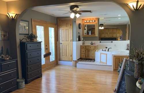 Joplin House | Breathtaking and room for the whole gang!