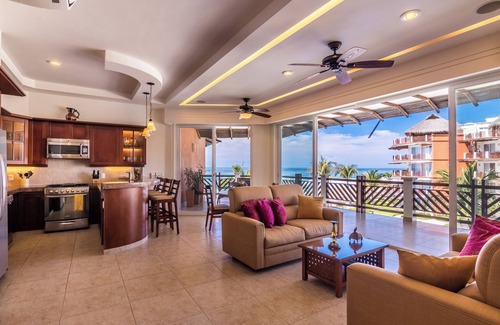 San Pedro Mixtepec Condo | Breathtaking Beachfront Condo with luxurious amenities!