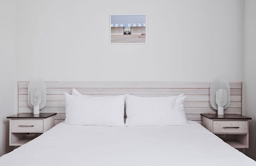 Long Branch Hotel | Breathtaking Beach Close from Your Door Steps | Suite w/Living area