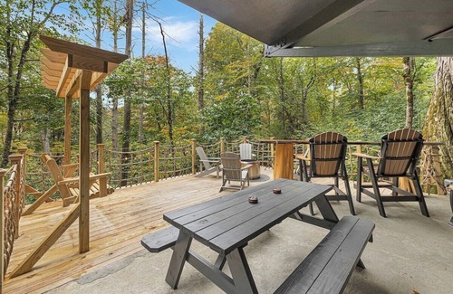 Beech Mountain Cabin | Breathtaking Boutique Treehouse nestled in clouds