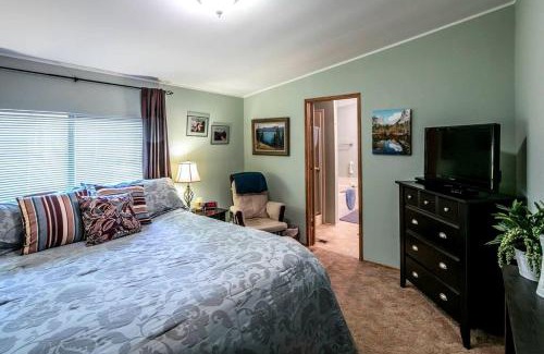 North Wawona House | Breathtaking Cabin with Stunning Forest Sights in Wawona, California